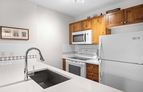 Whistler Village Condo | Bear Lodge One Bedroom by MVA