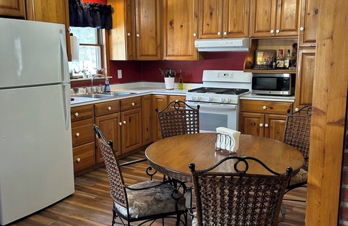 Barbeau Cabin | Bear's Den, A cozy 3-bedroom cabin in mature woods on Neebish Island with WiFi