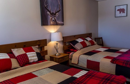 Ferndale Hotel | Bear Tracks Inn