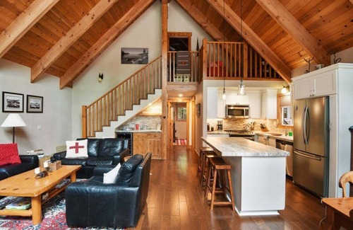 McKinney Estates House | Bearadise Cabin in Tahoma
