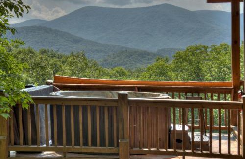 Cherry Log House | Bearadise - Dog-Friendly Cabin with Mountain Views