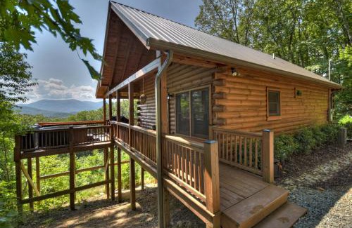 Cherry Log House | Bearadise - Dog-Friendly Cabin with Mountain Views