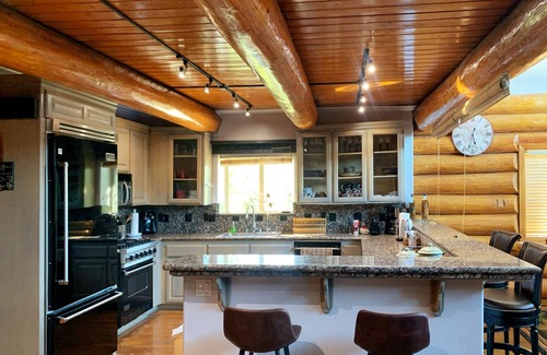 Castle Glen Estates Cabin | BearPaw Retreat - Real Log/AmazingViews/Mins to Lake/Tesla Charger