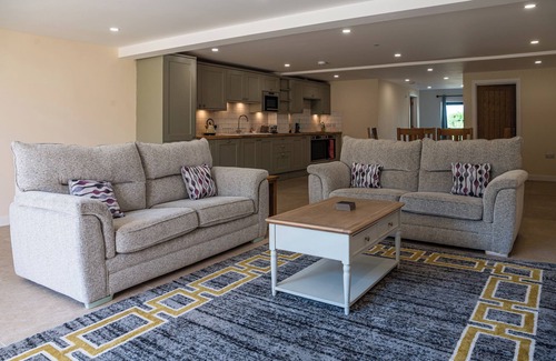 Little Rissington Cottage | BEARS COURT BARN 7, pet friendly in Bourton-On-The-Water