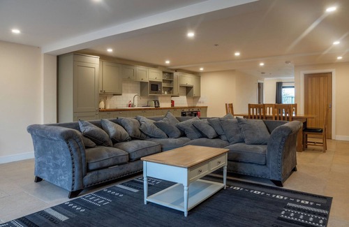 Little Rissington Cottage | BEARS COURT BARN 8, pet friendly in Bourton-On-The-Water