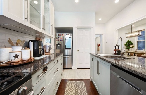 East Liberty Apartment | Beatty`s Bohemian Retreat