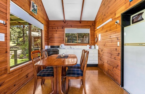 Kangaroo Valley Cabin | Beau Cabin - One Bedroom Cabin on Golf Course