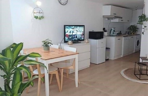 Miroir - Batignolles Apartment | Beau Duplex à la Gare du Mans