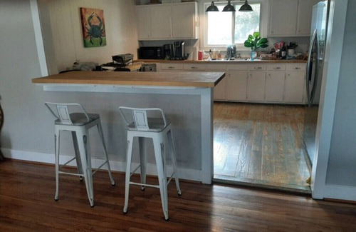 The Black Cat House | Beau Point: Dog-Friendly Waterfront w/dock "Where live oaks meet the sea…”