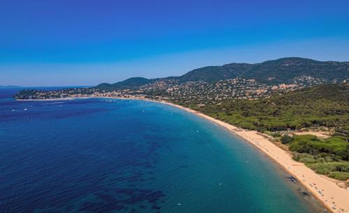 Cavaliere Apartment | Beau T2, aperçu mer et accès plage