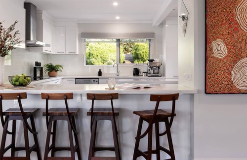 Creswick House | Beau Vue Estate - Luxury getaway with Pool
