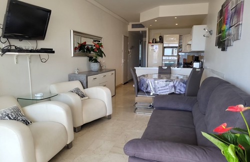 Beaulieu-sur-Mer Apartment | Beaulieu, 3 air conditioned rooms, terrace, sea view, swimming pool and parking