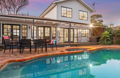 Beaumaris House | Beaumaris Grand Dame - Child & Pet friendly