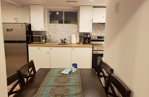 Richmond Hill Apartment | Beautiful 1 Bed+ Den Basement apartment in Richmond Hill
