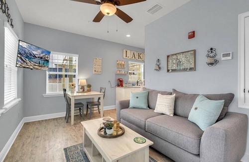 Clermont Cottage | Beautiful 1 bedroom/1 bath unit in Downtown Clermont at Lake Minneola