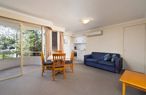Wahroonga Apartment | Beautiful 1 Bedroom Wahroonga Apartment
