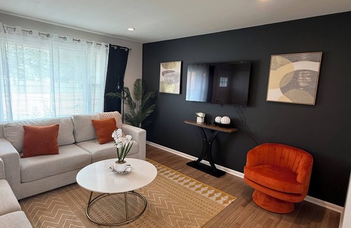 Oak Lawn House | Beautiful 1 story, 3 Bedroom house in Bridgeview