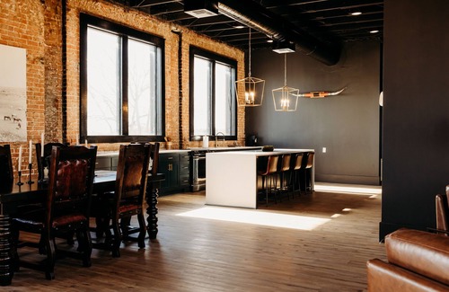 Crockett Apartment | Beautiful 100 year old building overlooking the square in downtown Crockett.