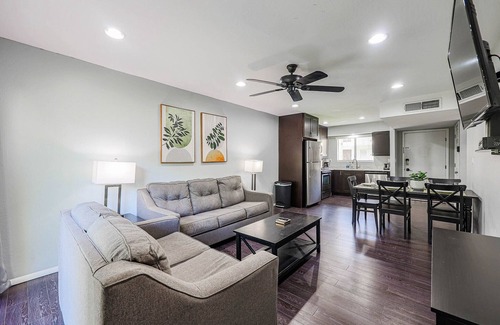 Fashion Square Apartment | Beautiful 1BR Condo with Pool for Relaxing Stays Next to Mall & Bars