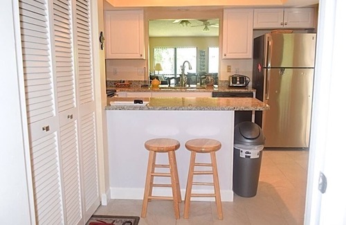 Sarasota Villa | BEAUTIFUL 2/2 VILLAS, KING BED, High speed Wi-Fi, Heated Pool and Jacuzzi!