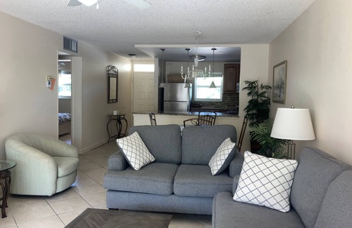 Bel Air Condo | BEAUTIFUL 2 BDRM IN LAUDERDALE-BY-THE-SEA JUST STEPS TO SAND, SUN AND FUN!