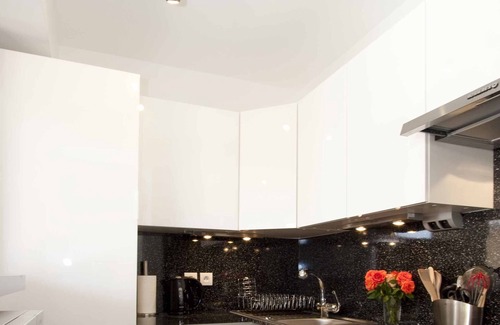 Antibes Old Town Apartment | Beautiful 2 bed apartment in Central Antibes with air conditioning and parking