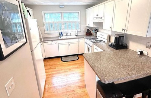 East Greenwich House | Beautiful 2 Bedroom Water View Townhome - Walk to Main St in East Greenwich