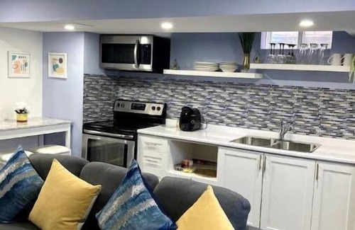 Niagara Falls House | Beautiful 2 bedroom suite close to attractions