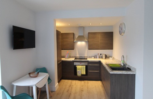 Liverpool Apartment | Beautiful 2 bedroom apartment in a great location at Childwall Fiveways (Flat 2)