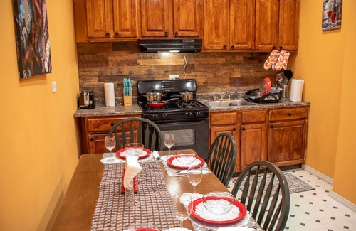 Darby Apartment | Beautiful 2 Bedroom Apt near PHL Airport/95