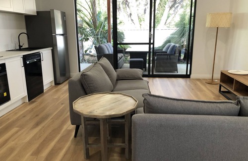 Dunsborough Cottage | Beautiful 2 bedroom private cottage 3 minute walk to Dunsborough town.