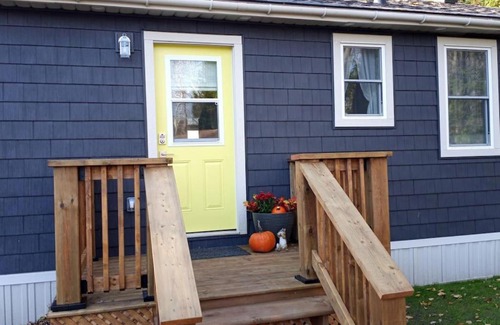 Coe Hill House | Beautiful 2 Bedroom Waterfront Cottage