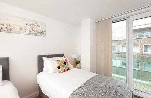 Oakleigh Apartment | Beautiful 2Bed 2Bath Apartment 4Mins to Train Station with WiFi and Free Parking