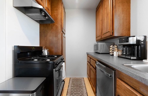 Belmont Heights House | Beautiful 2nd Floor Stand Alone Home with Garage & Gym Near Beach
