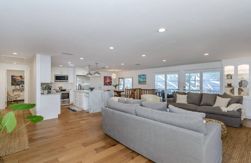 Tarpon Springs House | Beautiful 3/2 w/pool 5 min to beach ! Discount p/mo if affected by Hurricanes