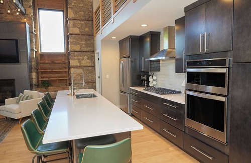 Utica Condo | Beautiful 3 bed 2.5 bath condo w/pullout sofa in downtown Utica