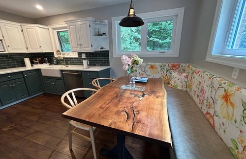 Rosseau Cottage | Beautiful 3-bed, 2-bath, 4 season cottage on 375ft of waterfront (Dog friendly)