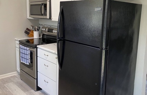 Lee's Summit House | Beautiful 3 Bed, 2 Bath, Sleeps 6, Full Kitchen. garage. Close to World cup!