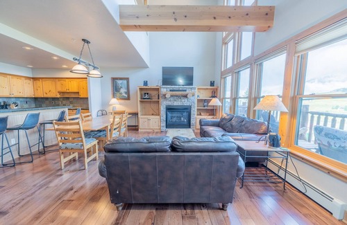 Crested Butte House | Beautiful 3 Bed/3 Bath Townhome with Garage, Hot Tub and Views! Walk to lifts