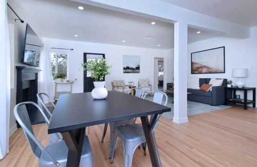 Valley Glen House | Beautiful 3 Bed Home with a Large Back Yard Outdoor Space