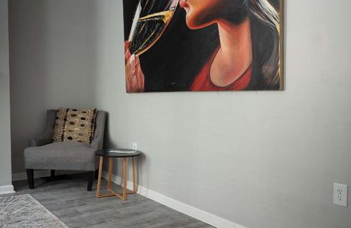 Central Northside Apartment | Beautiful 3-Bed Home w Parking Near AGH