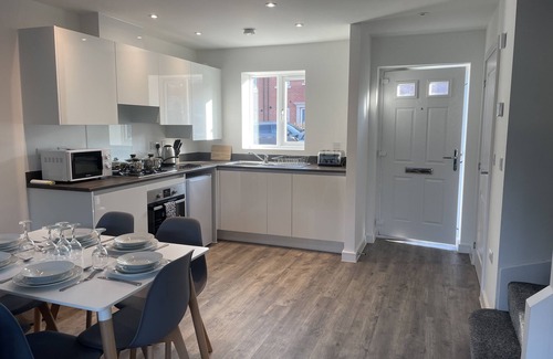 Derby House | Beautiful 3-Bed House in Derby with Parking