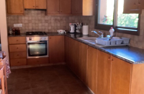 Arakapas House | Beautiful 3 Bedr House in Arakapas With Fireplace