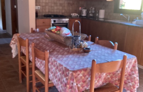 Arakapas House | Beautiful 3 Bedr House in Arakapas With Fireplace