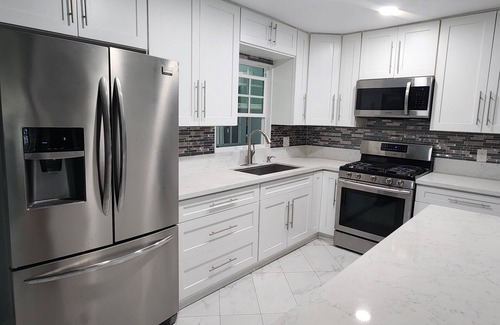La Presa House | Beautiful 3-bedroom House> San Diego County > Spring Valley, CA. with AC/Wi-Fi