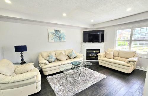 Whitby House | Beautiful 3 bedroom Entire detached home