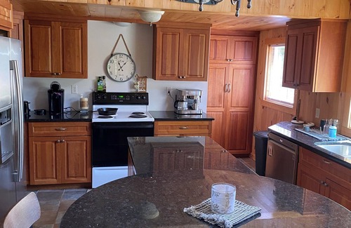 Franklin House | Beautiful 3 Bedroom Lake House on Webster Lake!