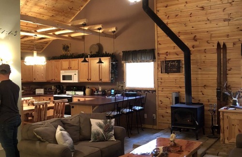 Friendship Cabin | Beautiful 3 Bedroom Getaway
