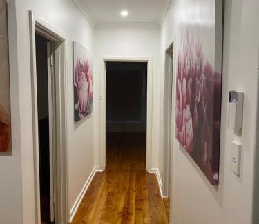 Royal Park House | Beautiful 3 Bedrooms BNB between Airport and Sea