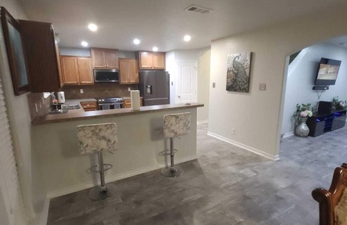 Killeen House | Beautiful 3 BR/2.5 BA with no backyard neighbors